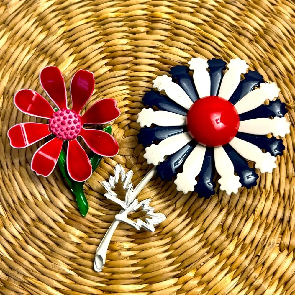 Vintage Enamel Flower Daisy Pins Red Blue Pink Green White